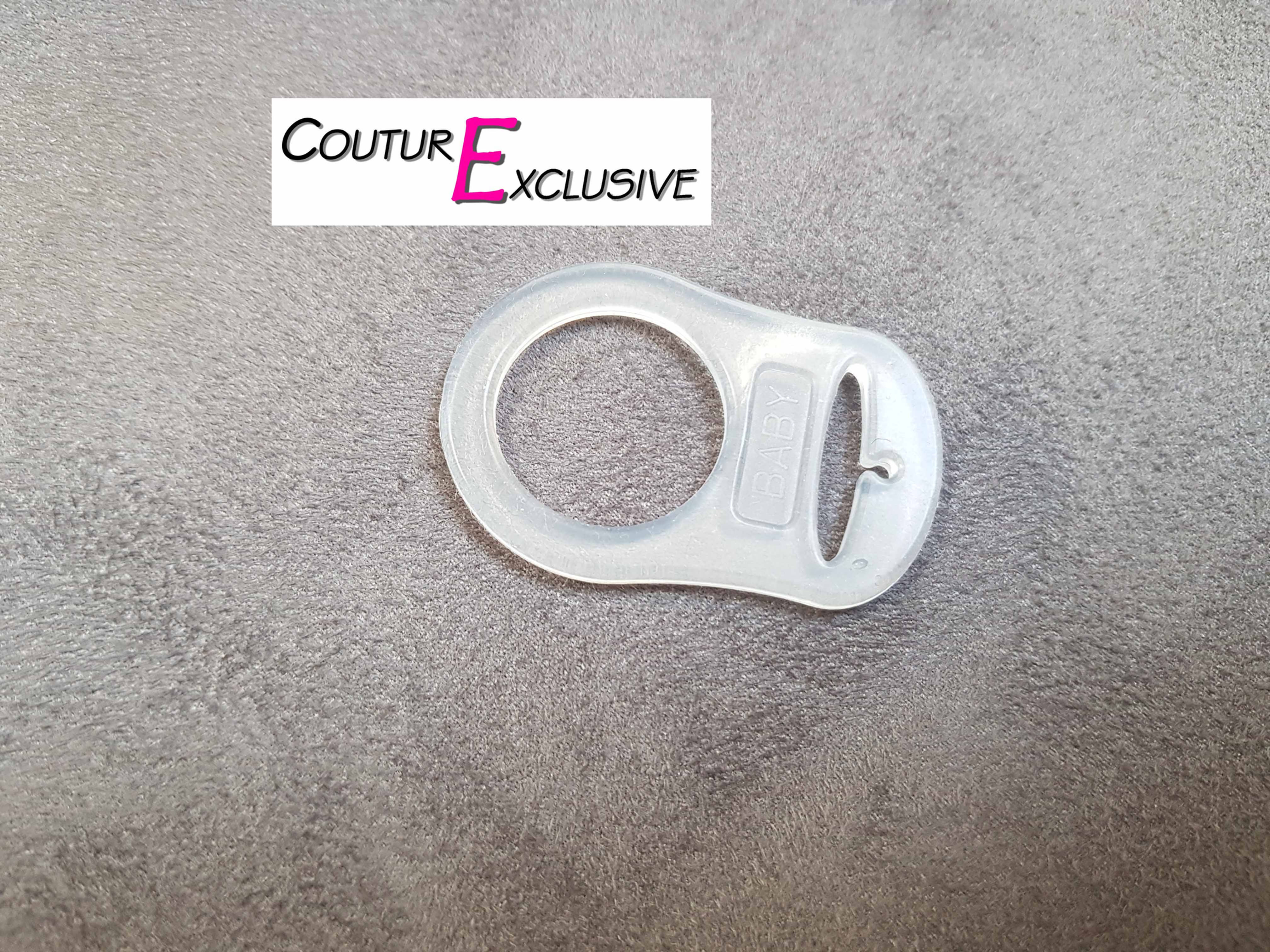 Adaptateur attache tétine