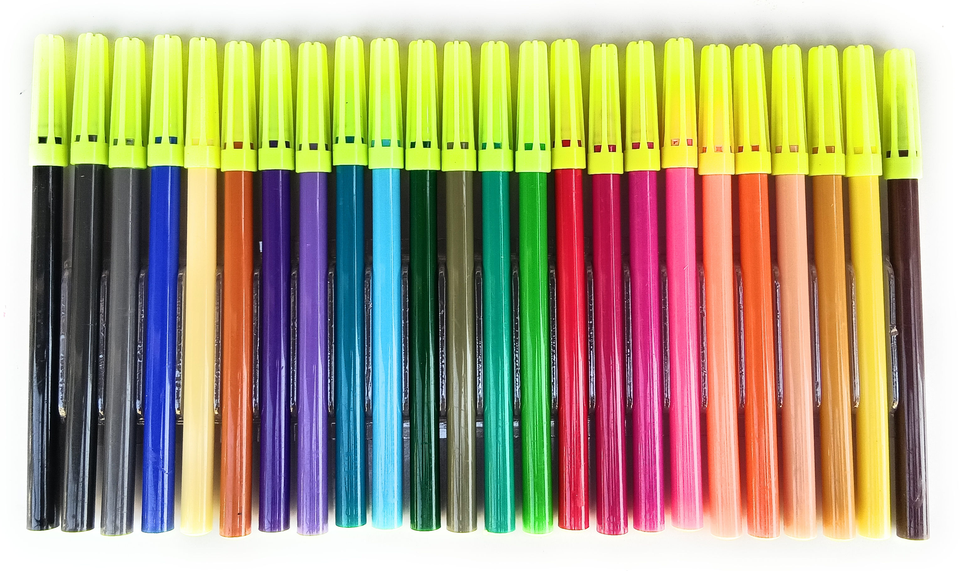 Sketch Pen Camlin | 24 Shades(Assorted Shades) + 1 Stencil | Size : 24 cm x 18cm