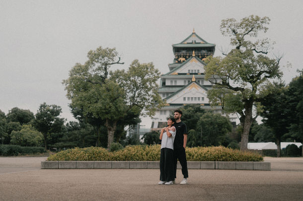 japan photographer osaka castle couple