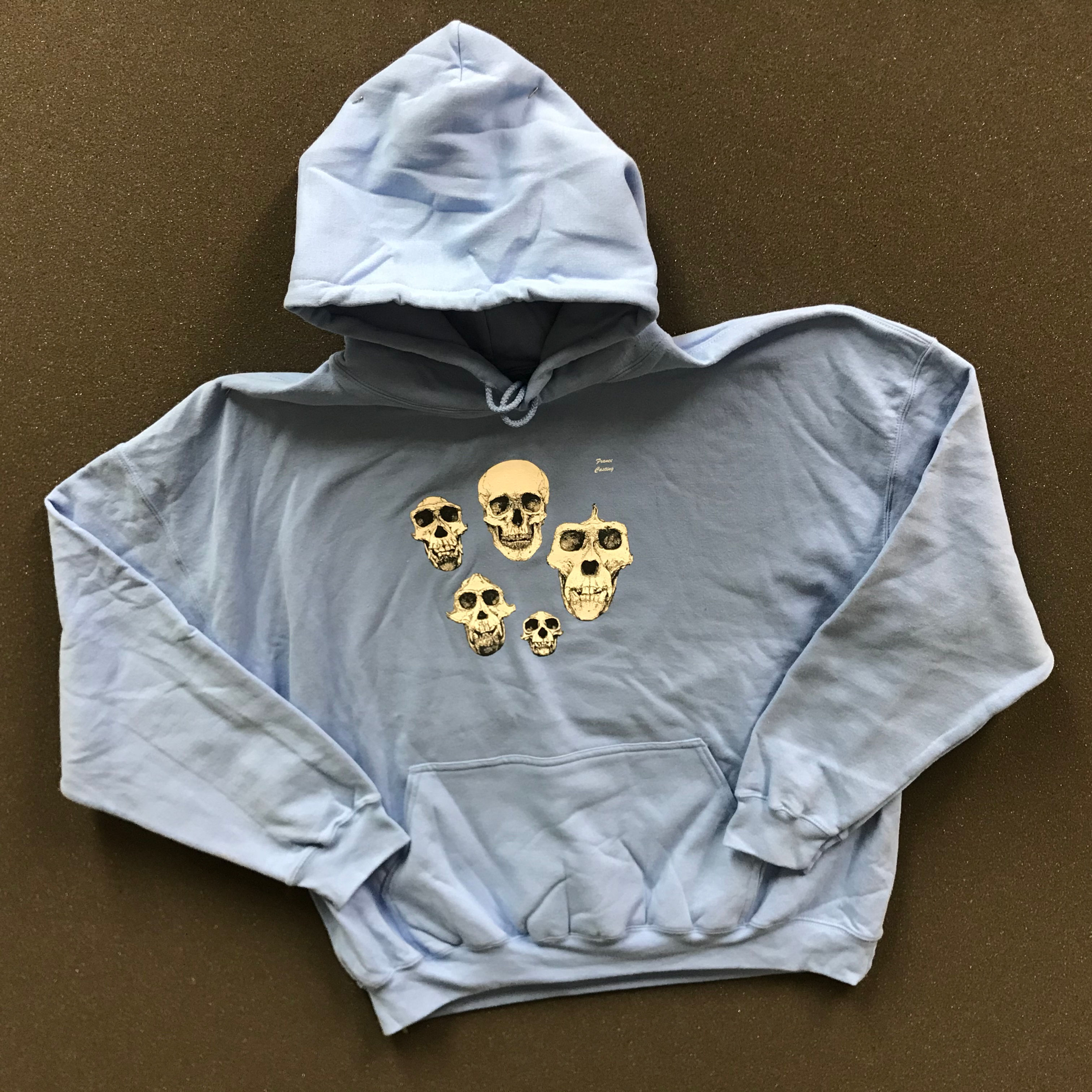 ਕਲਾਸਿਕ ਡਰਾਇੰਗ ਦੇ ਨਾਲ ਬਾਲਗ ਹੂਡੀਜ਼