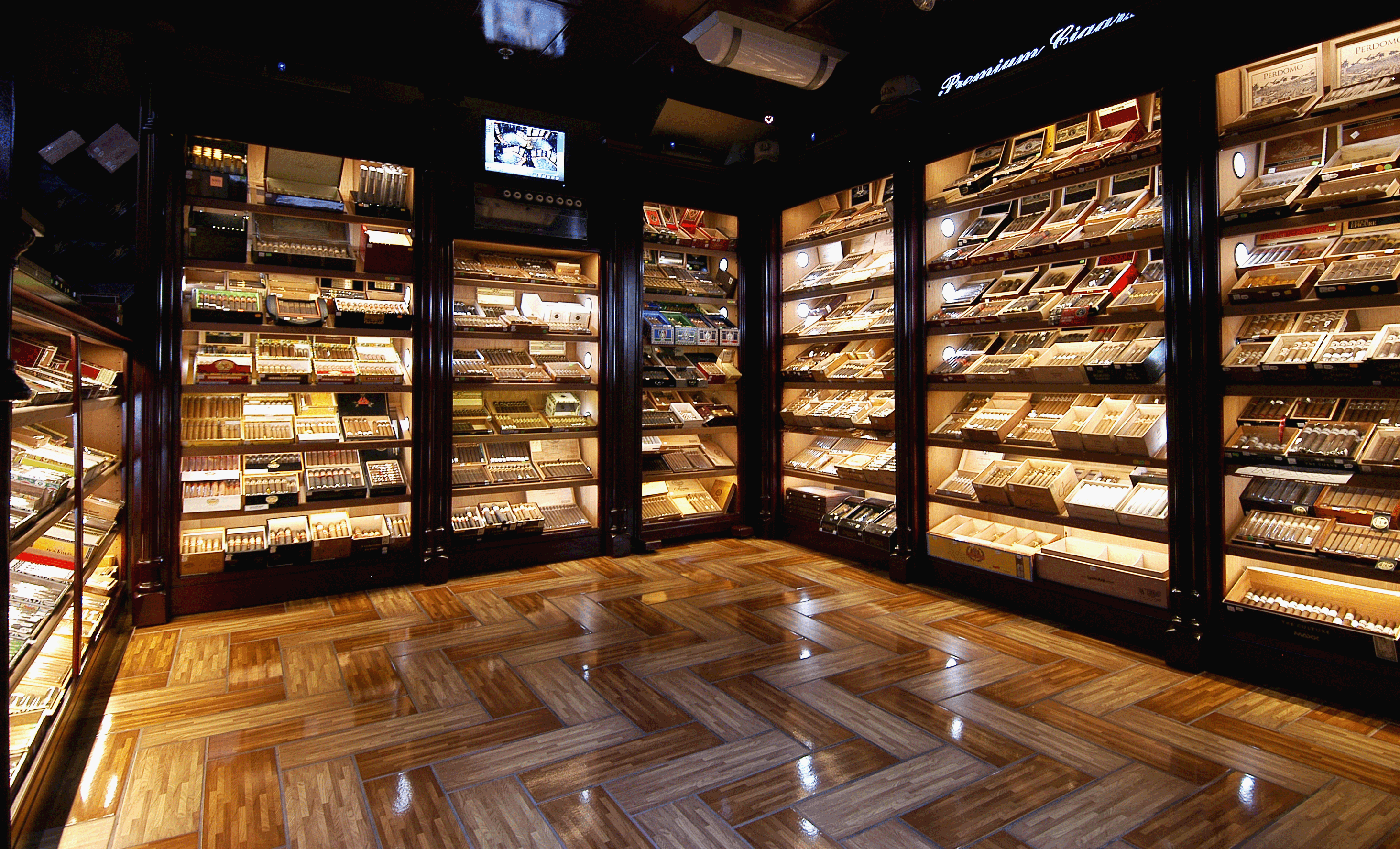 Humidor 2.gif