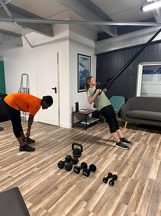 Two people in a fitness class.