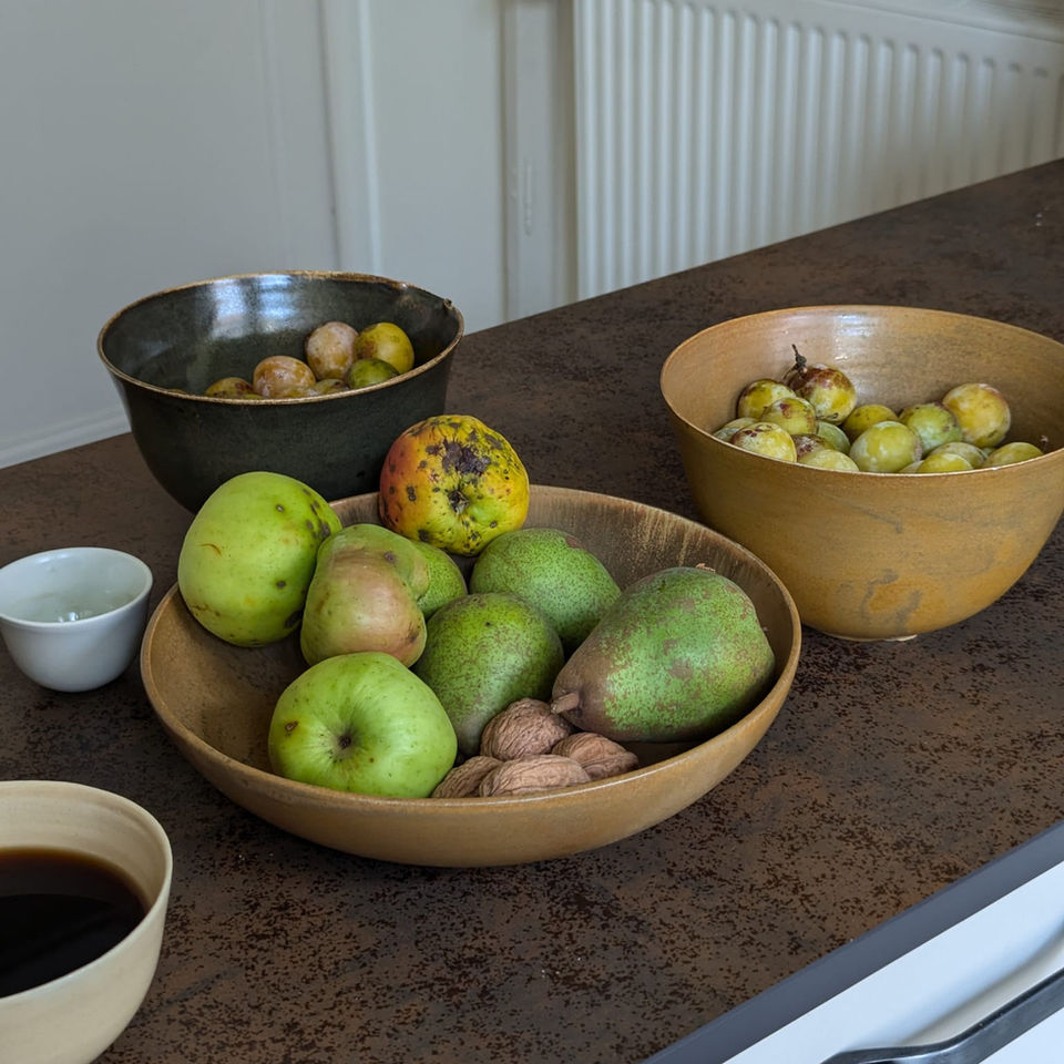 Coupelle ocre-jaune, saladier kaki