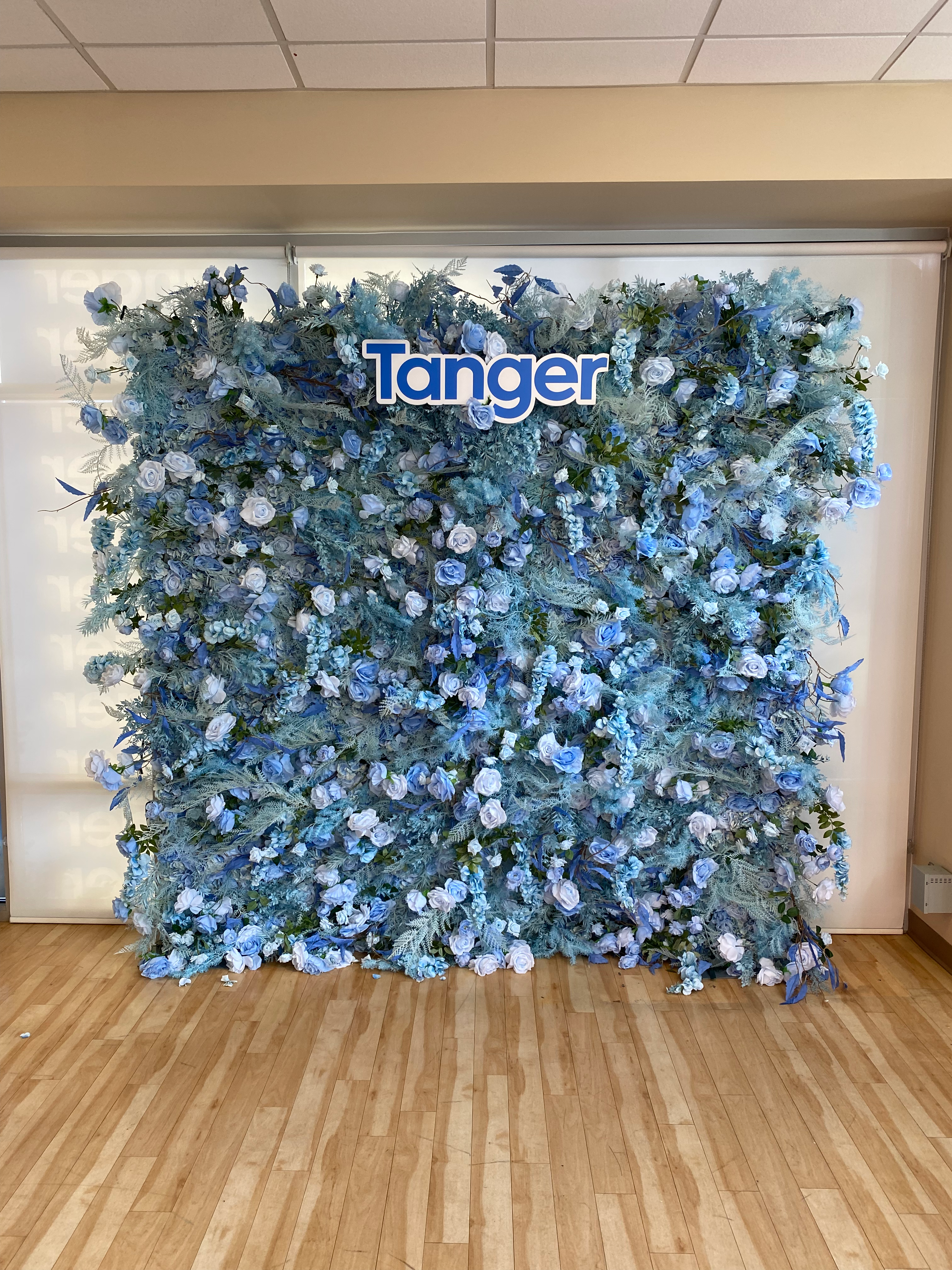 Lucia Flower Wall Rental 8x8