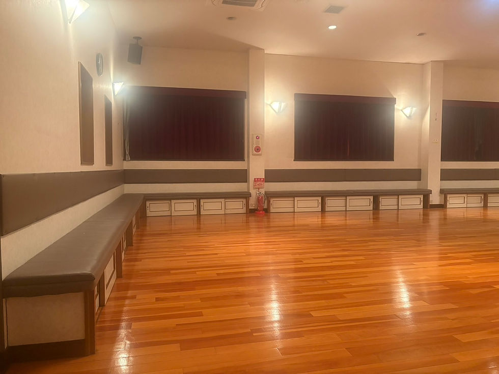 ロングベンチ(レンタルスタジオ中村公園)名古屋市中村区