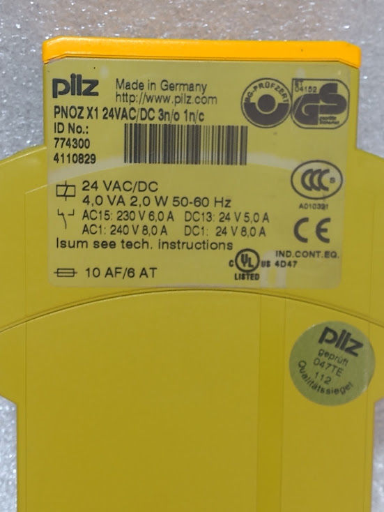 Miniatura: Relé de segurança Pilz PNOZ X1 24VAC/DC 3NO1NC ID No. 774300