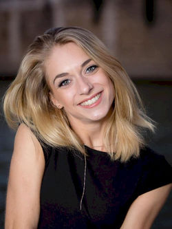 Marine V. Comédienne Chanteuse Danseuse