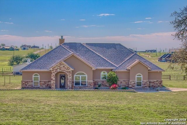 House in La Vernia, TX