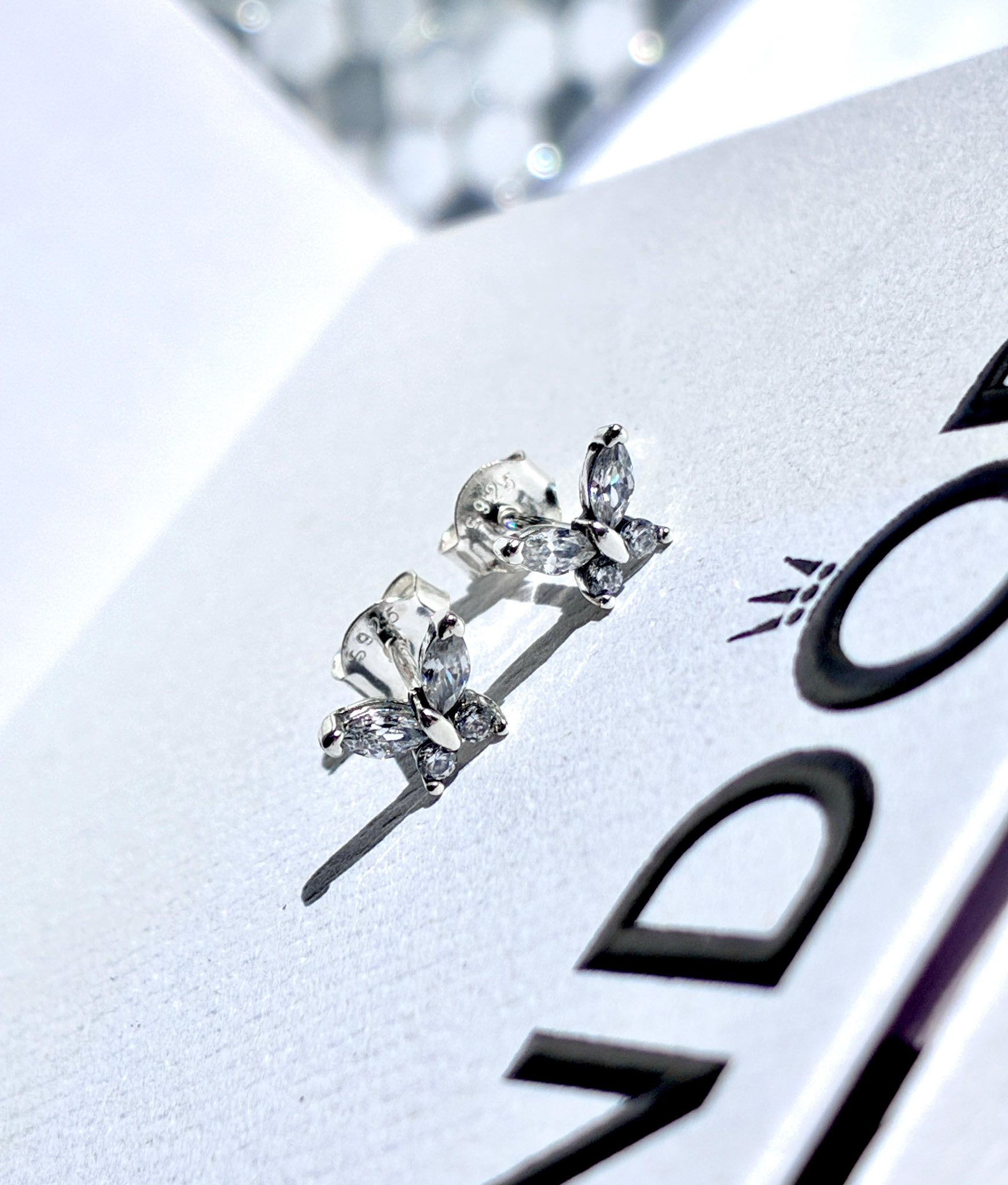 ARETES MARIPOSA BLANCA