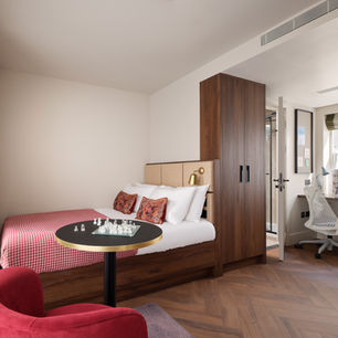 Cosy studio apartment with double bed, workspace, and Fifty One London style