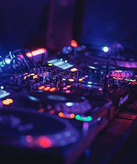 photo-1594623930572-300a3011d9ae.jfif