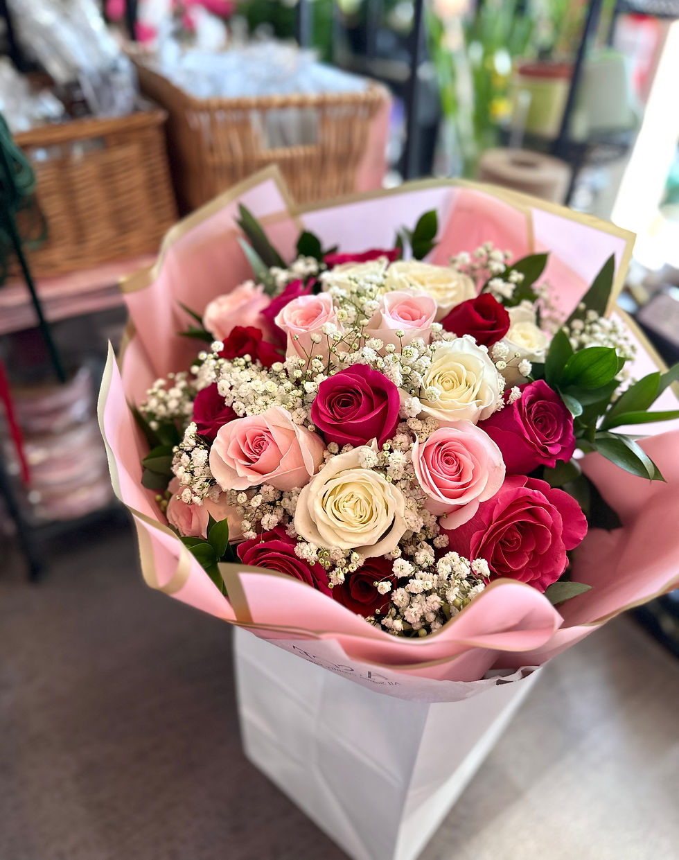 Thumbnail: 18 Pink White Rose Bouquet 