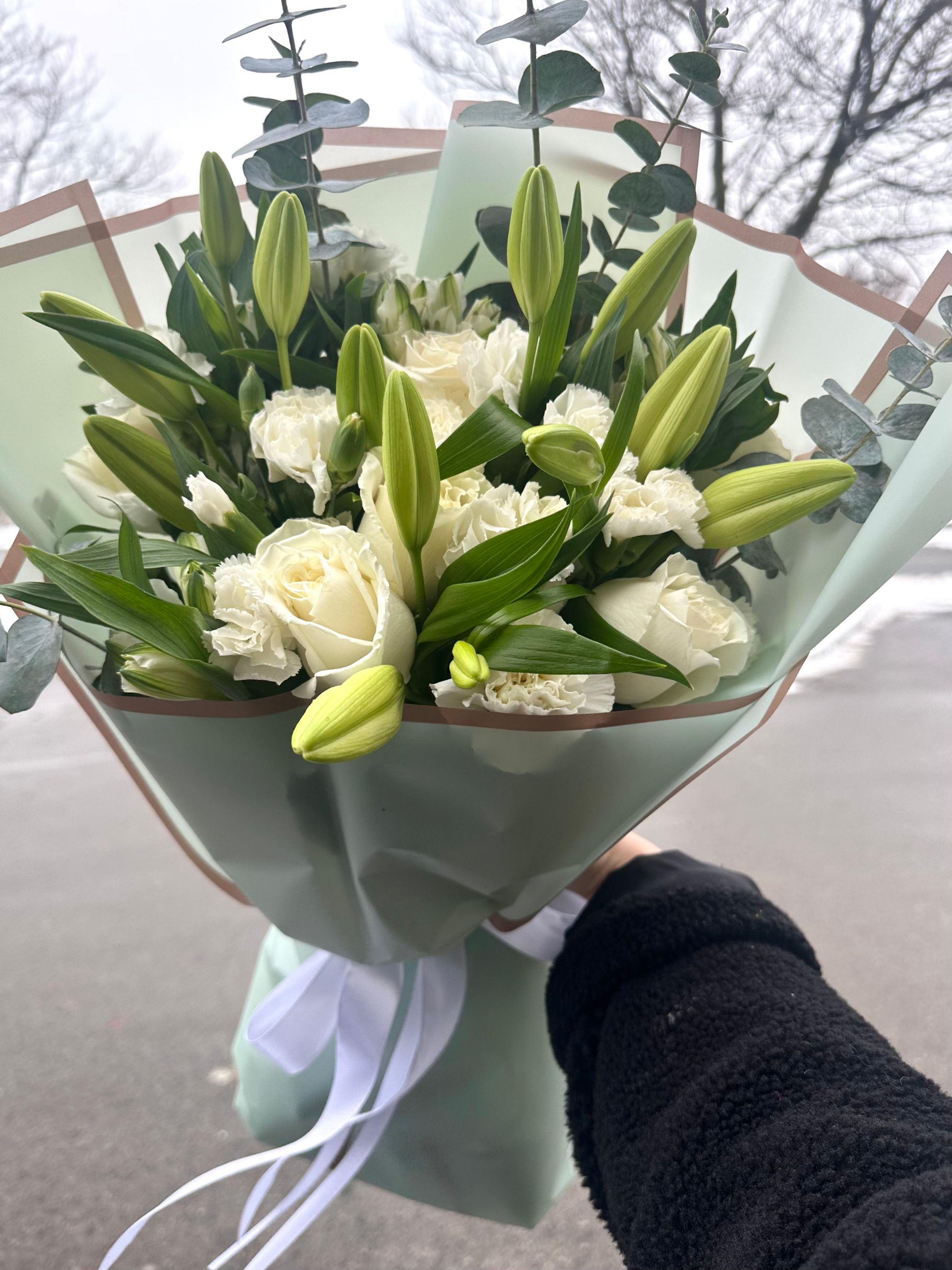 Half Dozen Roses & Lily Sympathy Bouquet 