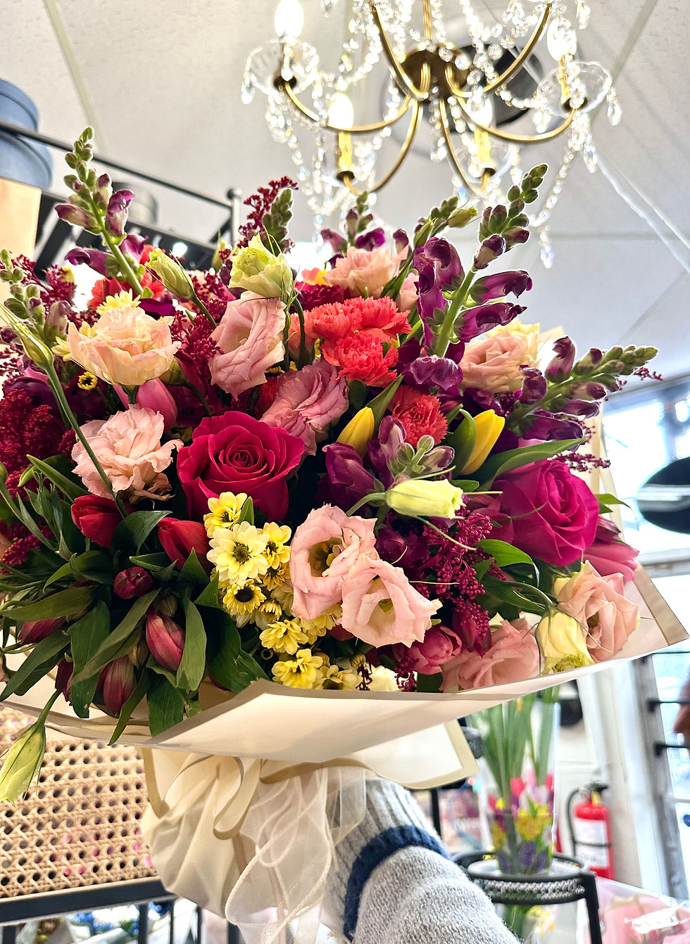 Thumbnail: Large Lisi Rose Mix Bouquet 