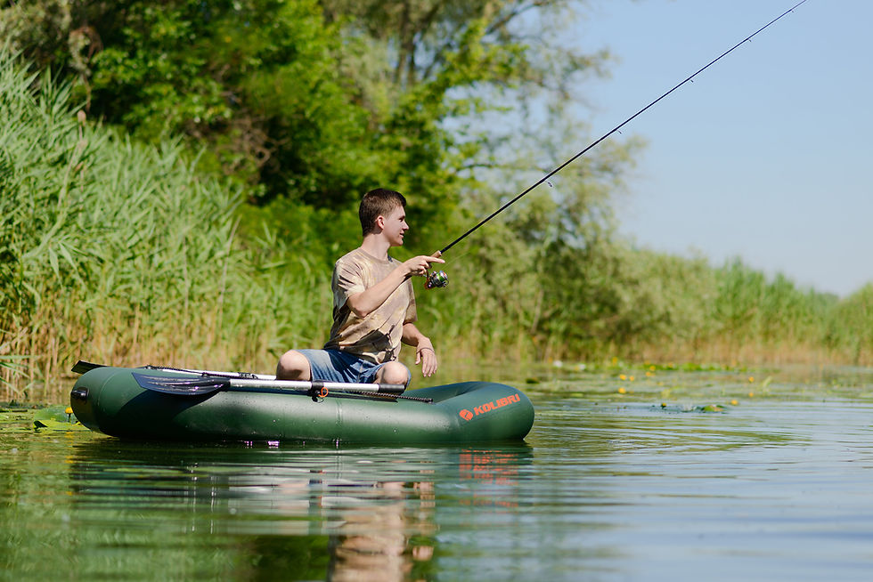 Прев'ю: Зелений гребний човен KOLIBRI К-190, маскування в очеретах та плавнях
