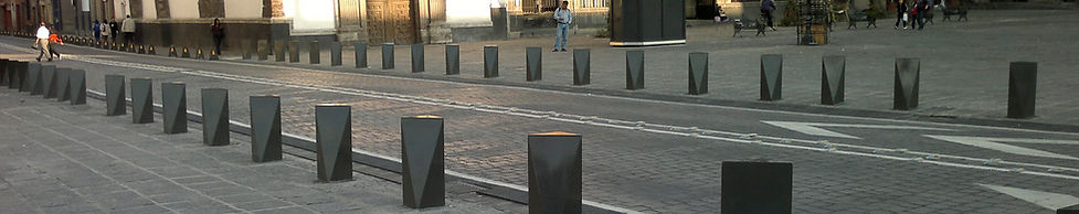 Bolardos Neko en Plaza Santo Domingo