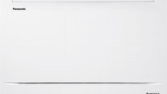 Sverigepumpen Floorswing är en diskret och lättplacerad golvmodell som passar perfekt när en traditionell väggmonterad innedel inte är möjlig eller önskvärd. Med sin låga placering och stilrena design påminner den om ett vanligt element, vilket gör den idealisk för placering under fönster, i vardagsrum eller i utrymmen med snedtak.

Floorswing erbjuder stabil och energieffektiv värme även vid lägre utomhustemperaturer samt effektiv kylning under sommaren. Modellen är utrustad med nanoe™ X luftrening för en renare inomhusluft och är förberedd för Wi-Fi-styrning.

När du köper och installerar värmepumpen via oss som Sverigepumpen-experter ingår alltid 6 års trygghet, vilket ger dig extra säkerhet och långsiktig trygghet i ditt köp.