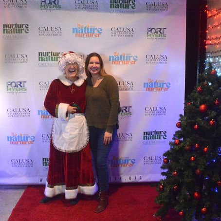 Bring the kids to meet Santa (Friday & Saturday) and Mrs. Claus (Sunday) at our magical Holiday Lights event! ✨