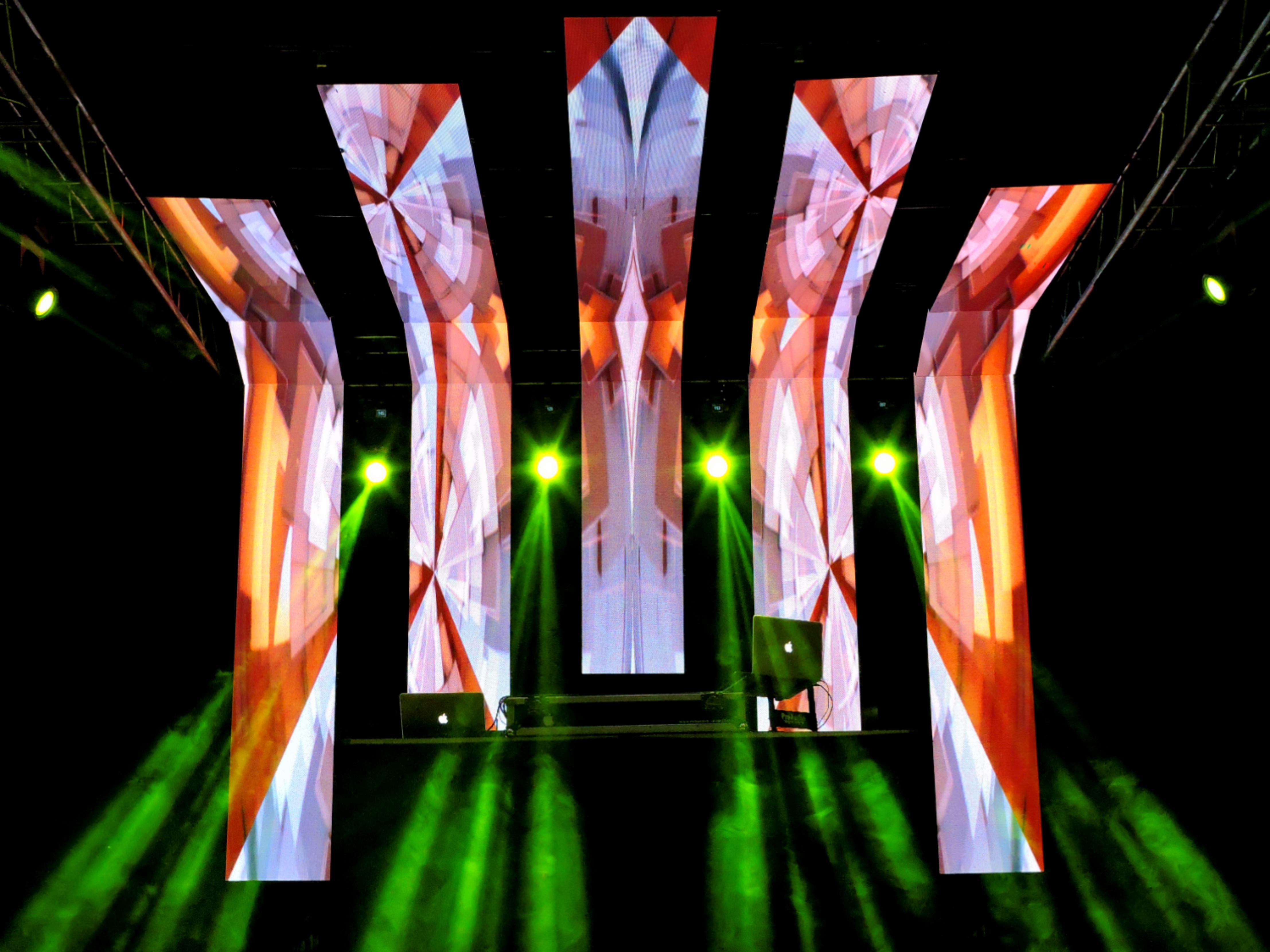 CABINA VJ CON DISEÑO PANTALLA LED