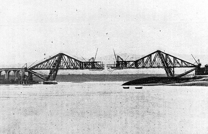 Connel Bridge - Main span nearing completion.