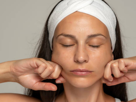 "The Benefits Of Facial Massage and How To Do It Yourself"