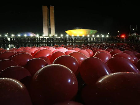 Paz entre nós, guerra aos senhores