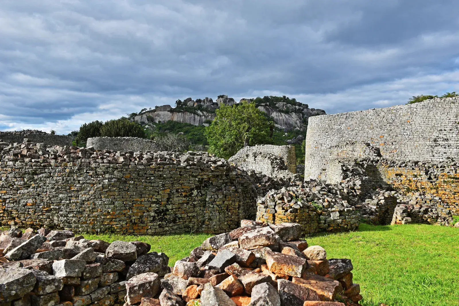 ancient ruins of zimbabwe