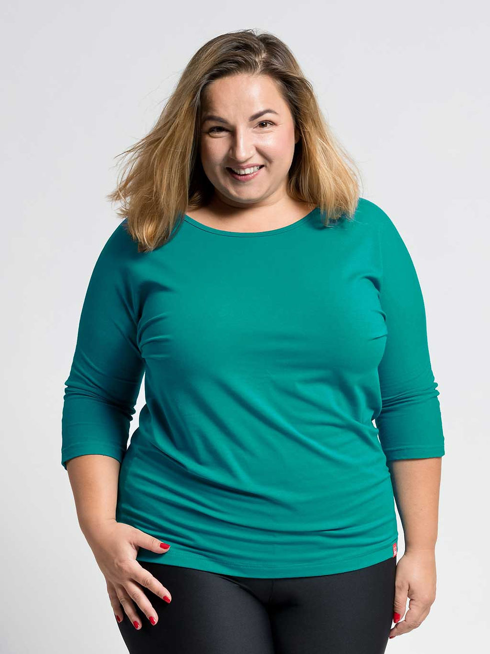 Miniaturbild: Frau mit T-Shirt Size Plus in Baumwolle und Farbe grün