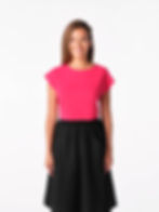 Frau in pinken T-Shirt aus Baumwolle