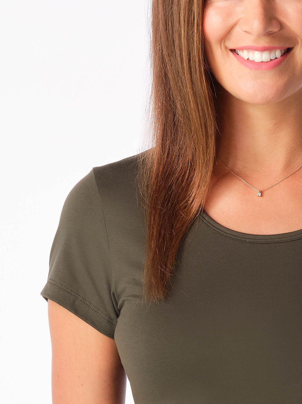 Miniaturbild: Junge Frau mit khakifarbenem Kurzarm-T-Shirt