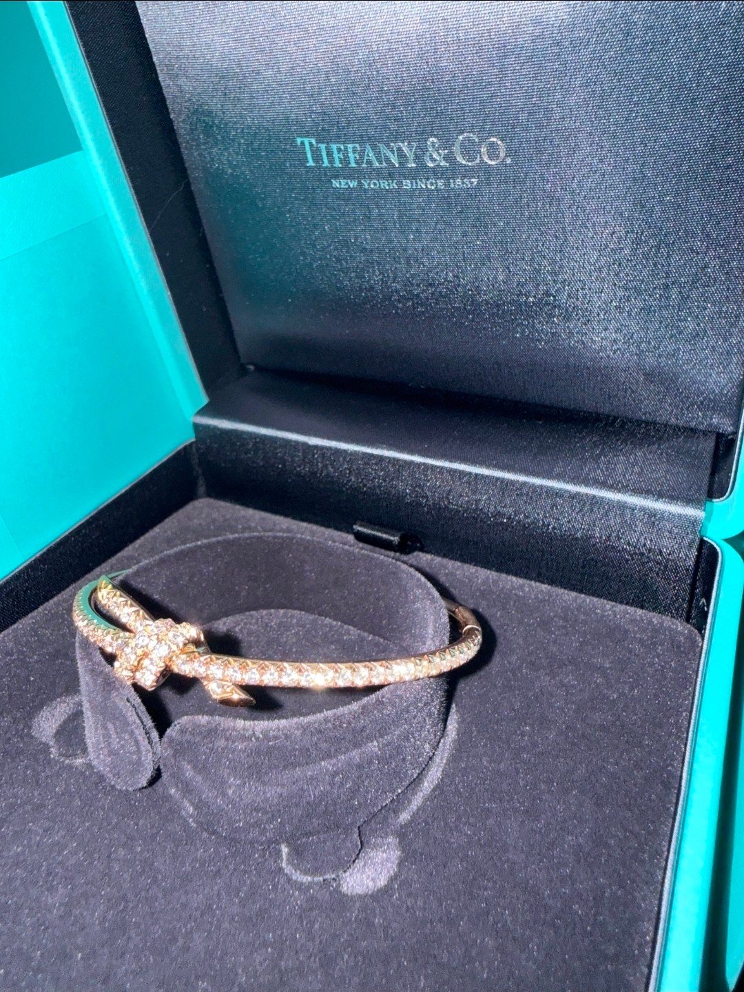 A delicate bracelet — Le Lion d’Or