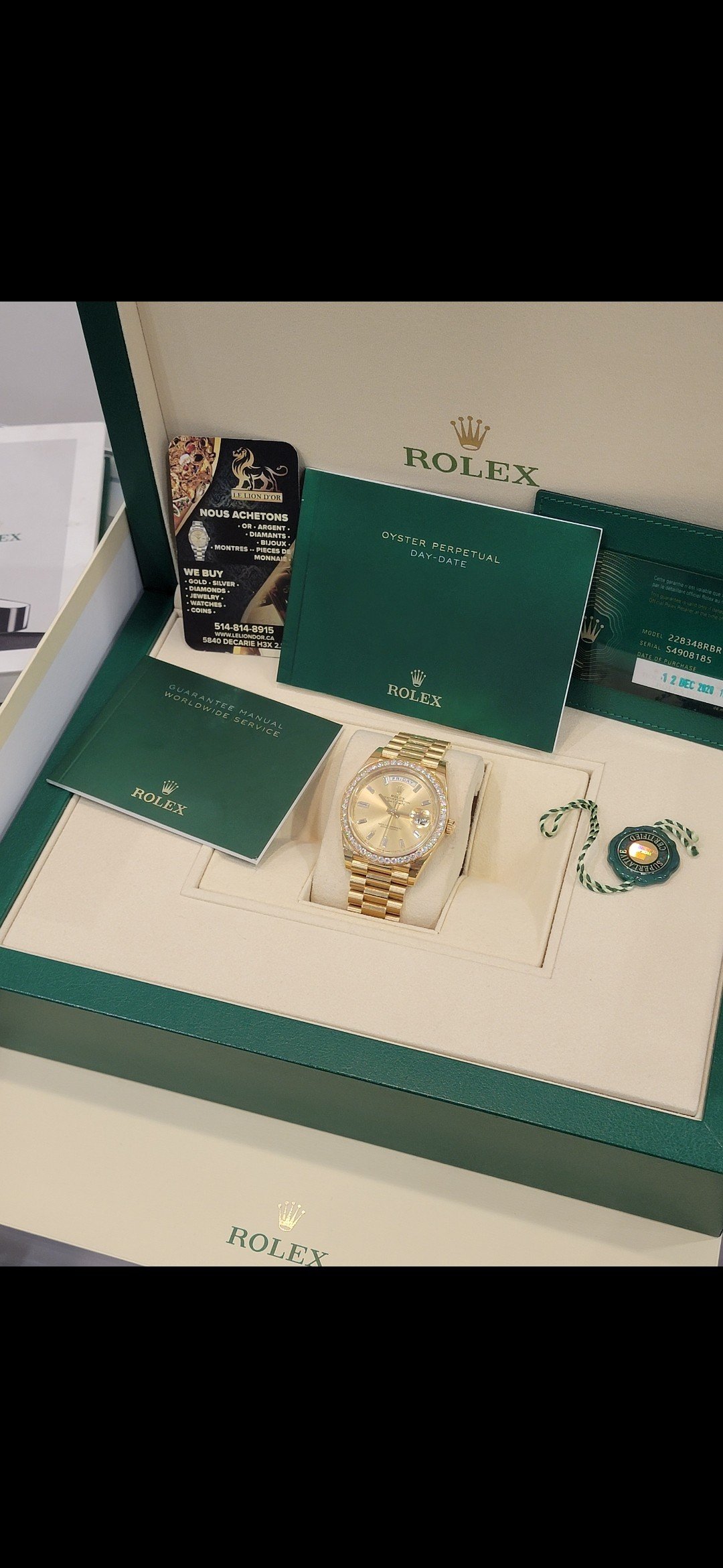 A timepiece with its presentation set — Le Lion d’Or