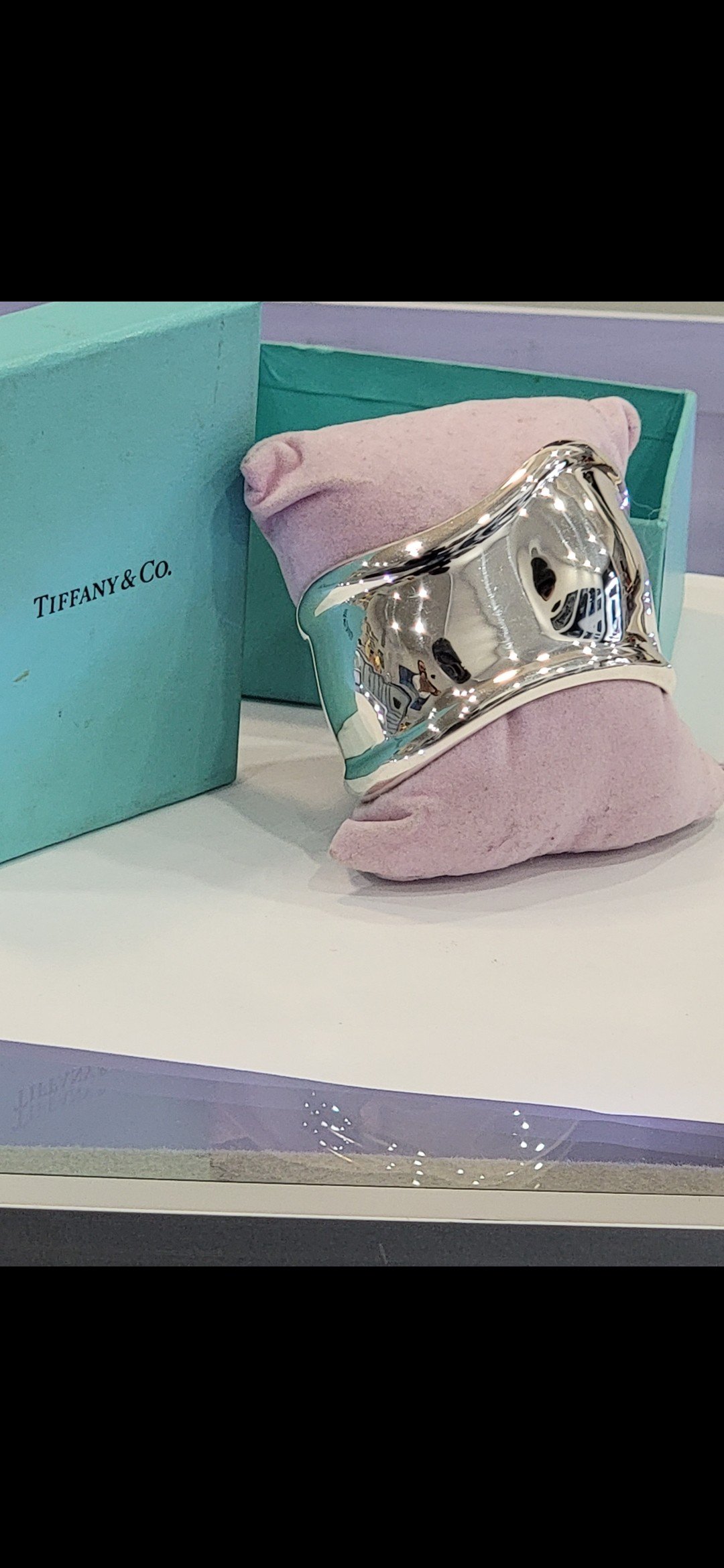 A sculptural cuff — Le Lion d’Or