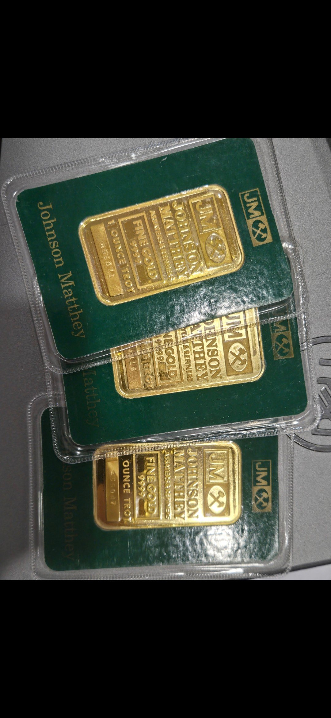 Gold bars in their original packaging — Le Lion d’Or