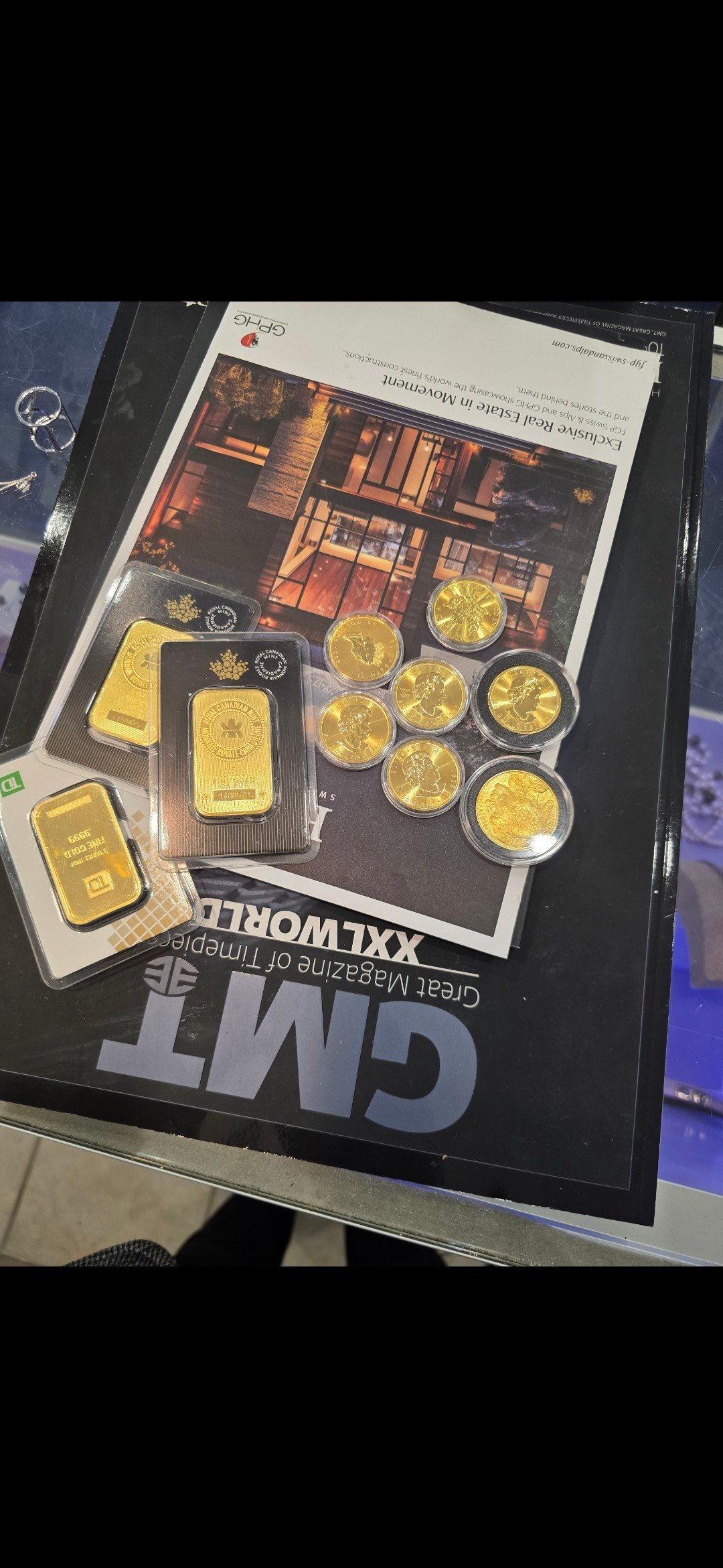 Bars and coins — Le Lion d’Or