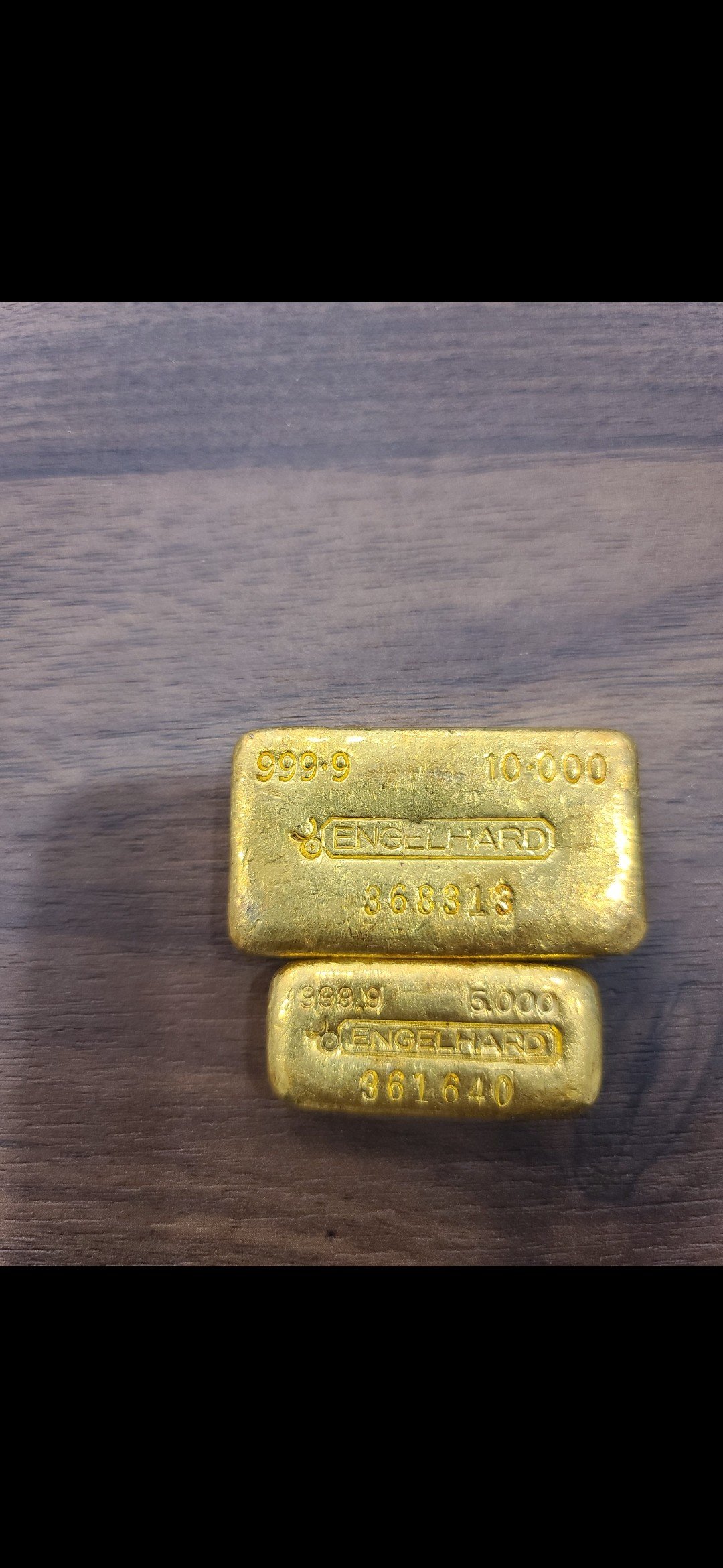 A pair of gold bars — Le Lion d’Or