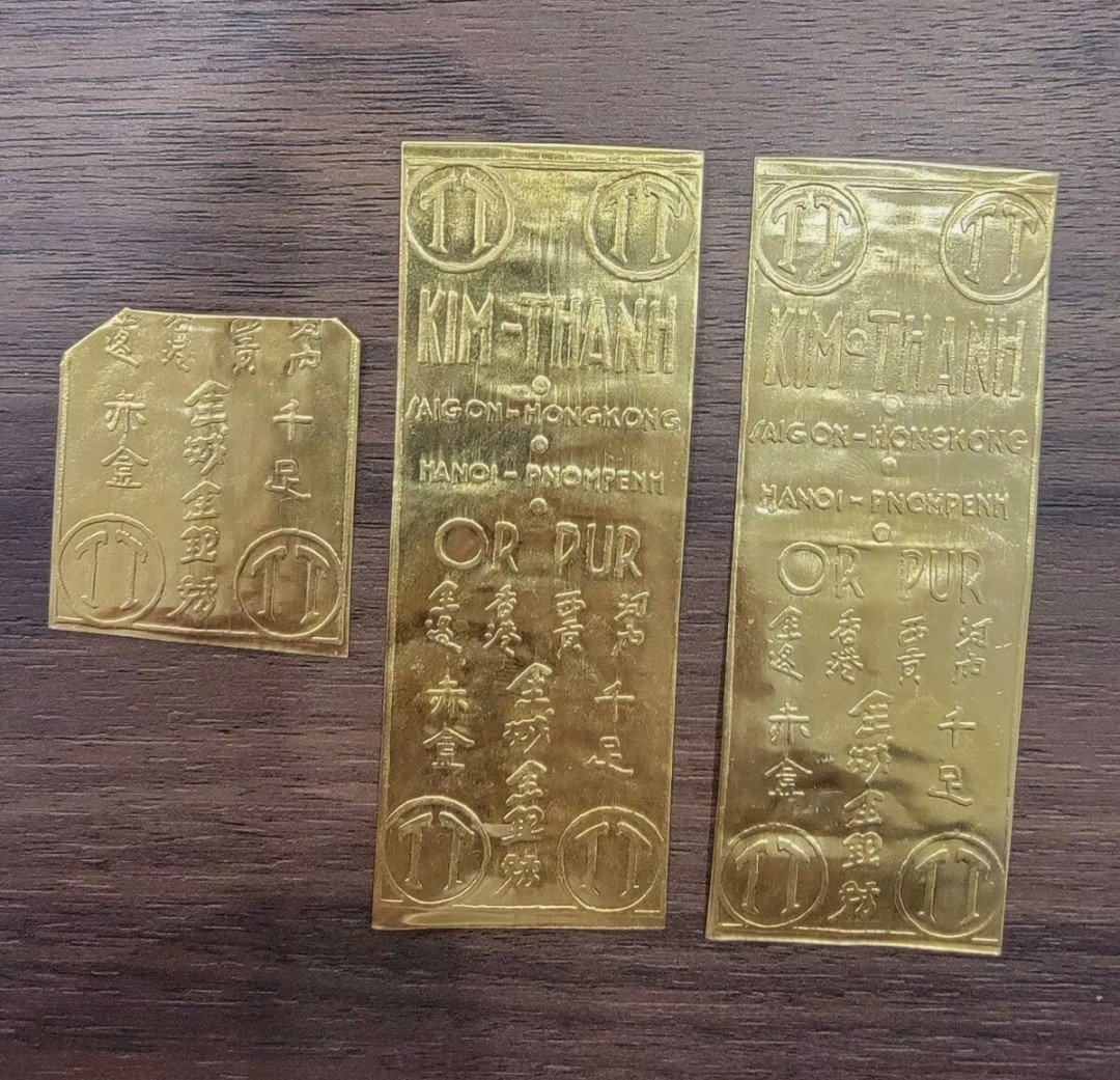 A selection of gold bars — Le Lion d’Or