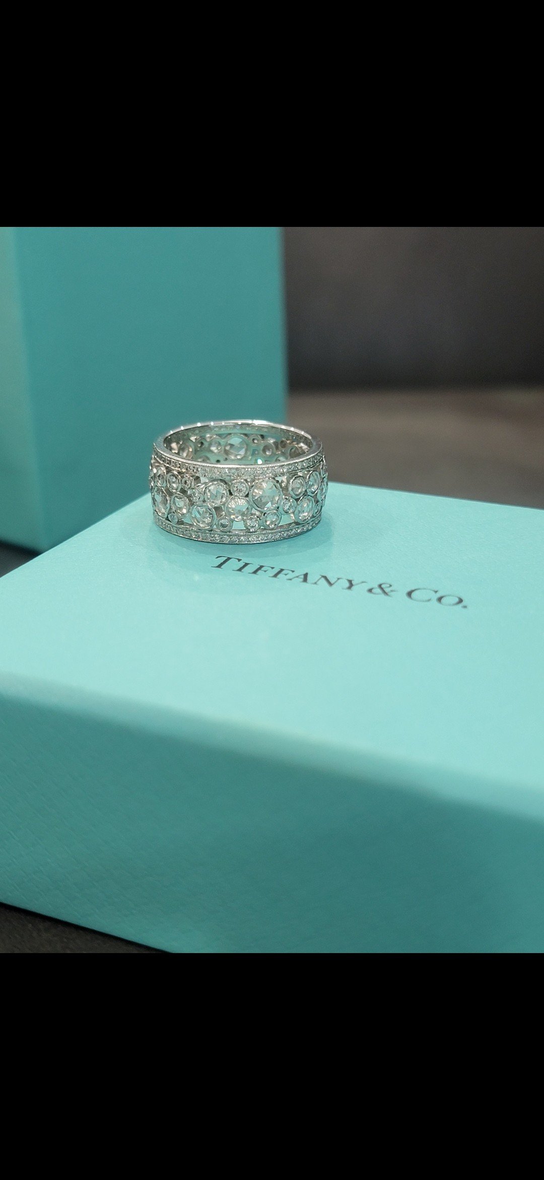 A wide statement ring — Le Lion d’Or