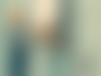 Un chauffagiste qui répare une chaudière