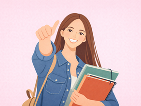 Une fille de 25 ans avec le sourire qui tient des dossiers