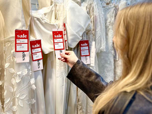 Budget Bliss: Wedding Belles Love Edition – How to Keep Your Dress Dreams on Track with Style!