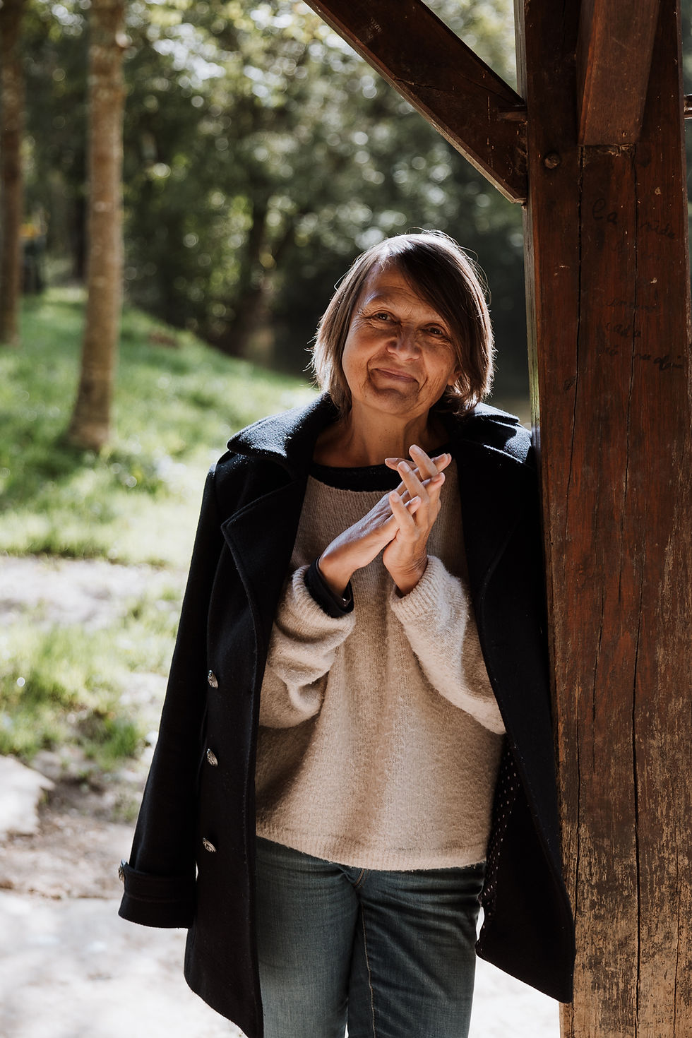 portrait d'Annie, céramiste porcelaine en Charente