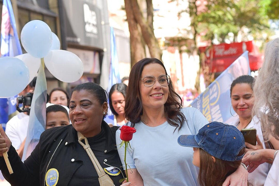 Juliana Brizola durante campanha eleitoral de 2024. Foto: Reprodução/Divulgação Facebook.