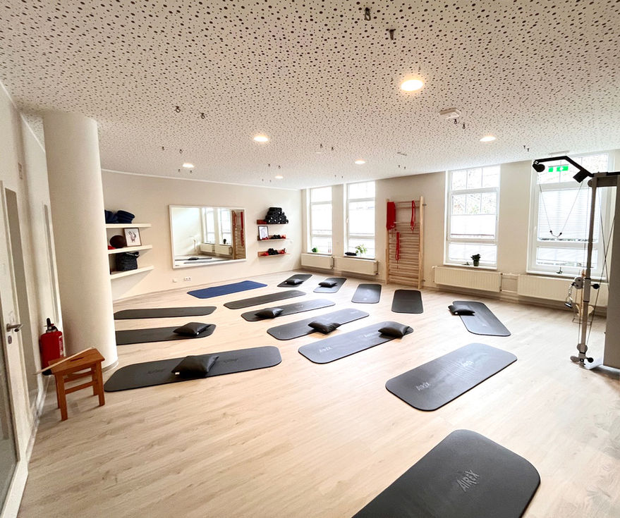 Physio Beck Kursraum mit Matten