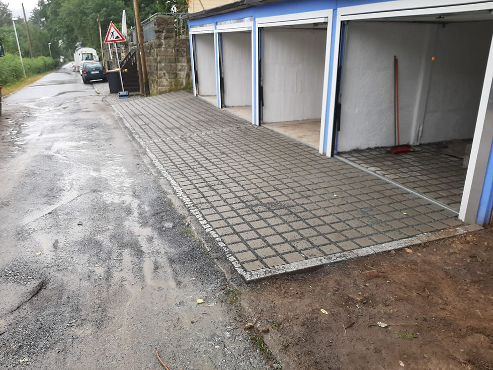 Pflastern einer Garageneinfahrt