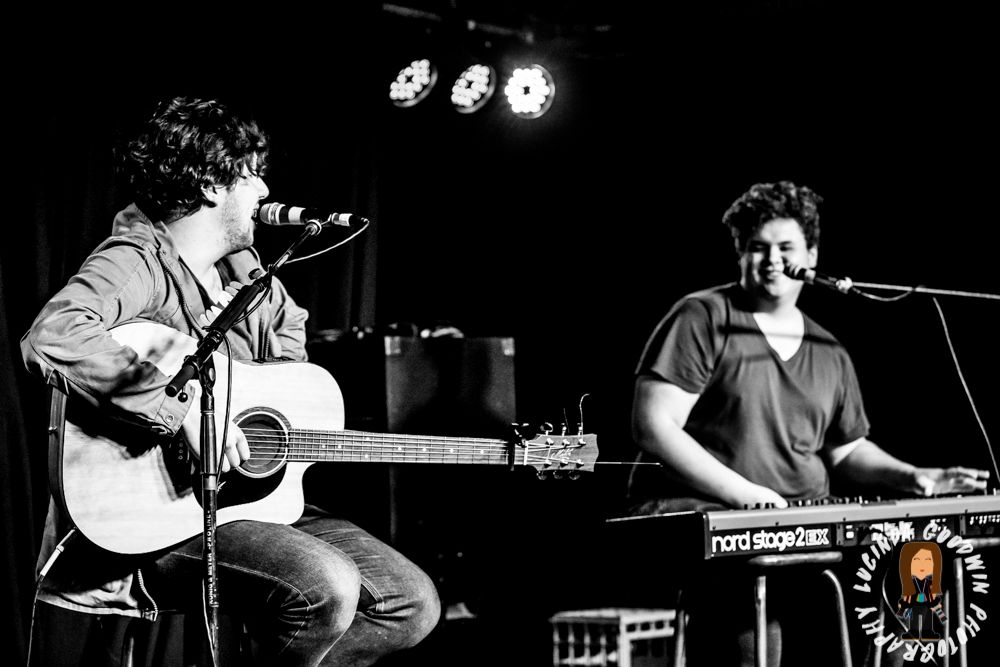 LG__20160922_00024_The_Run_Supporting_Wolf_+_Willow___Workers_Club,_Geelong