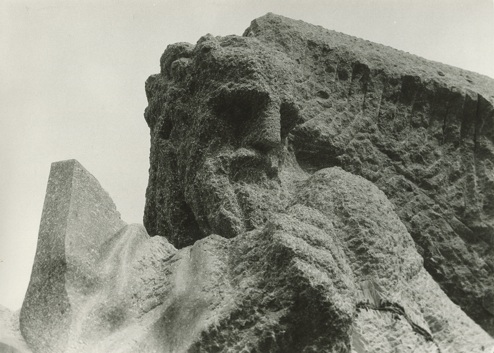 peter gaspar socha prometeus v technike andezitu umiestnena v atomovej elektrarni v mochovciach