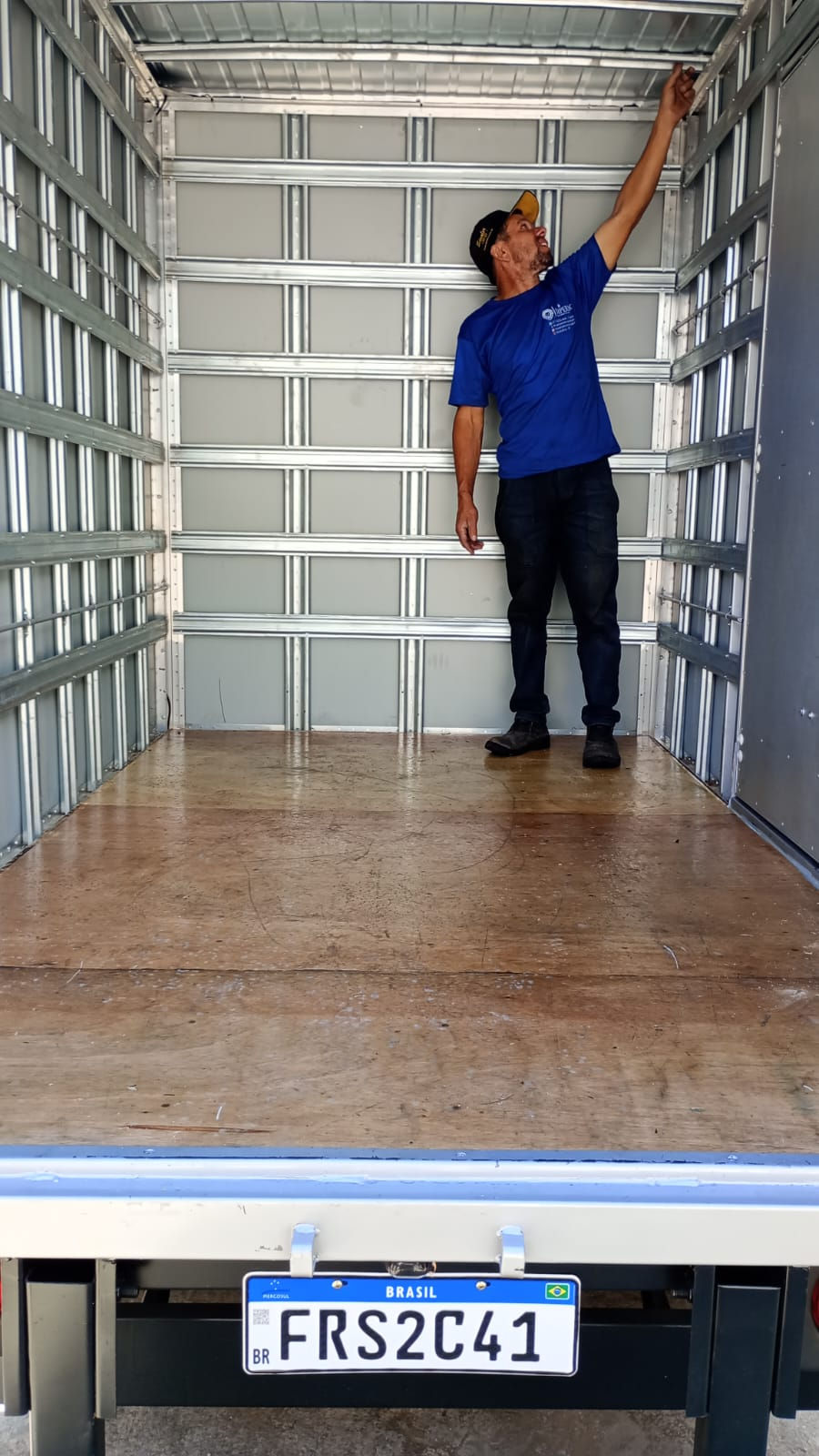 troca de assoalho em baú de caminhão