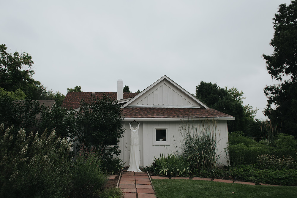 Rainy Chatfield botanic garden wedding in Denver Colorado