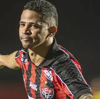 Com brilho de Erick, Vitória bate Piauí e assume liderança do grupo